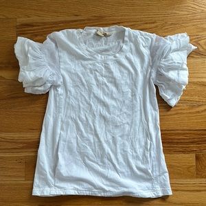 WHITE RUFFLED SLEEVE T-SHIRT WITH HOODIE POCKET IN FRONT